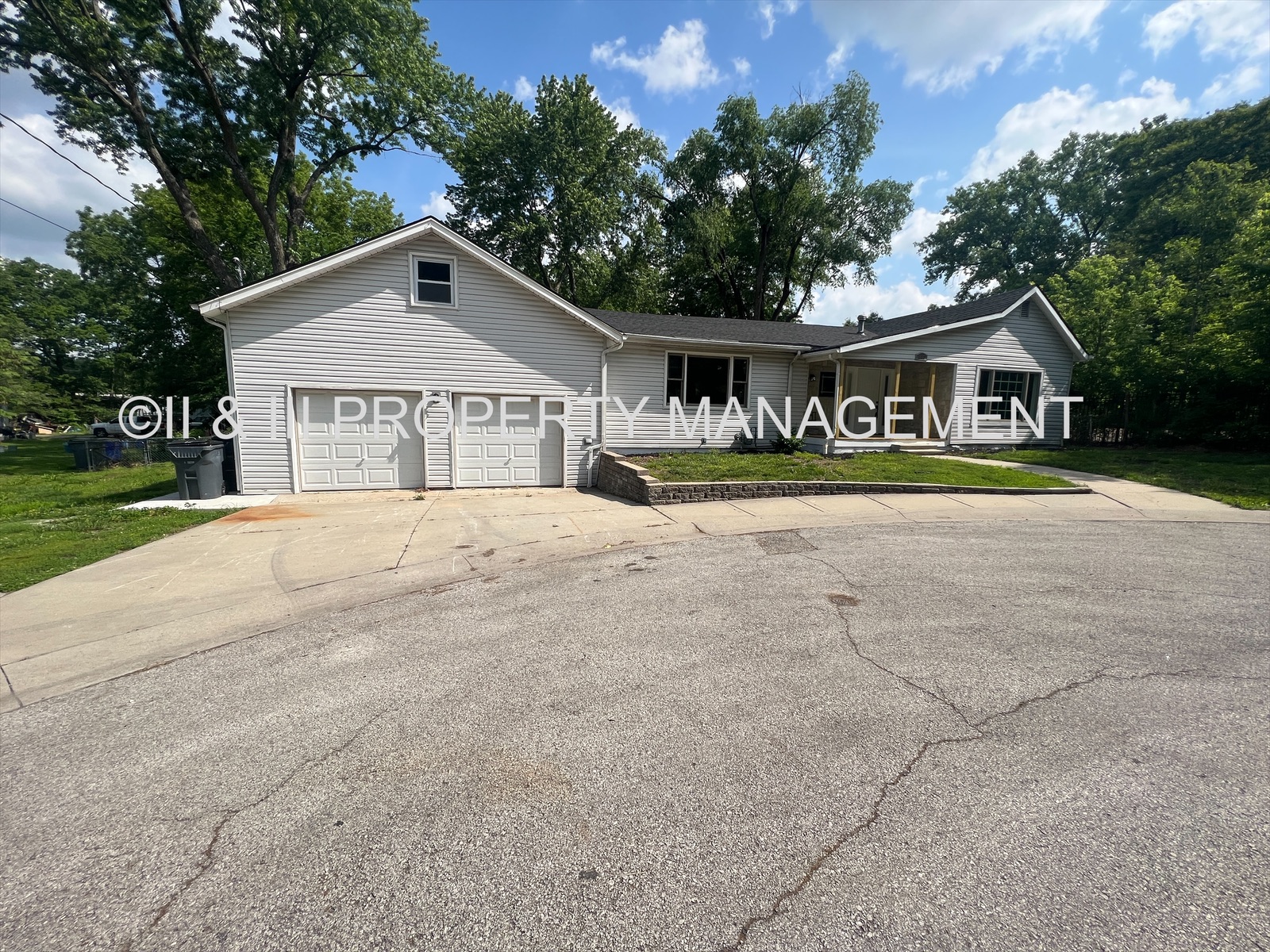 310 W Poplar